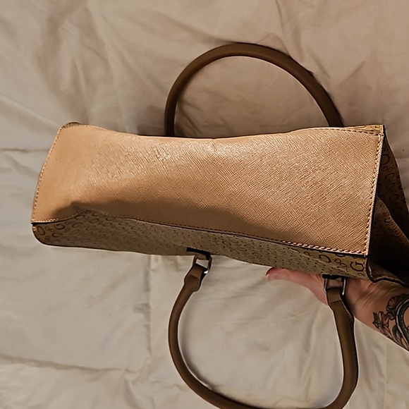 Guess Purse - Picture 3 of 6